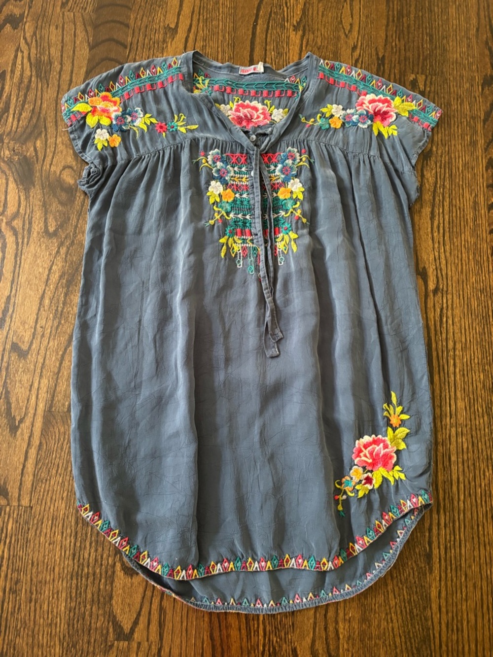 Johnny Was Boho Embroidered Tunic floral embroidery blue chambray XS
